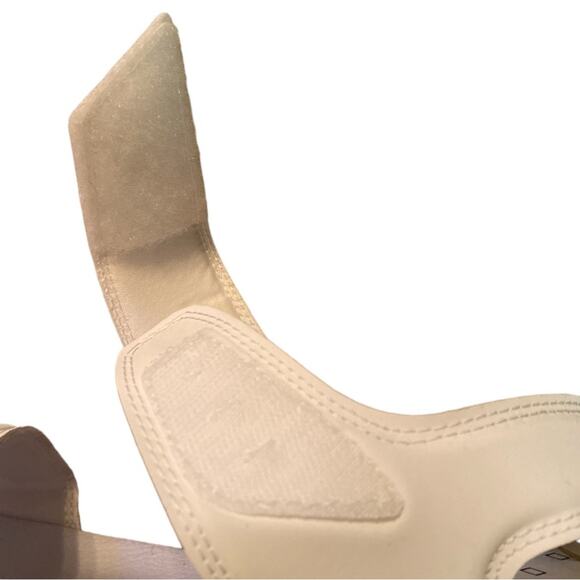 New Womens Adidas Adilette Sandal 9 - Picture 3 of 5